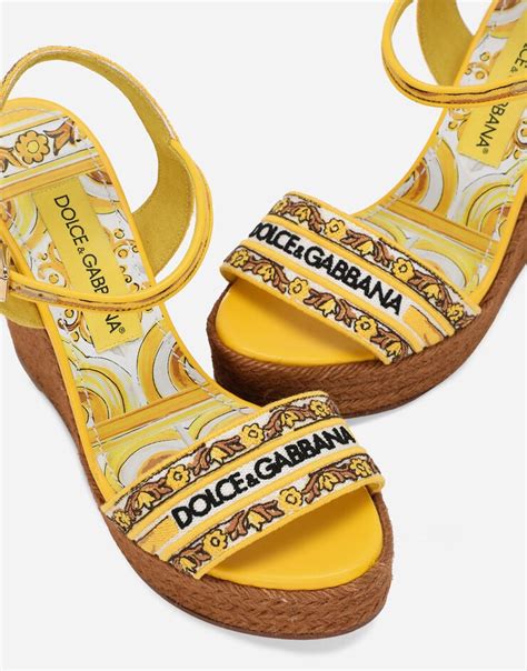 Wedge sandals with majolica embroidery 